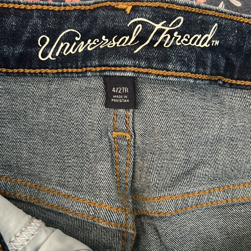 Universal Thread “High Rise Skinny”-size 4 - Picture 2 of 3